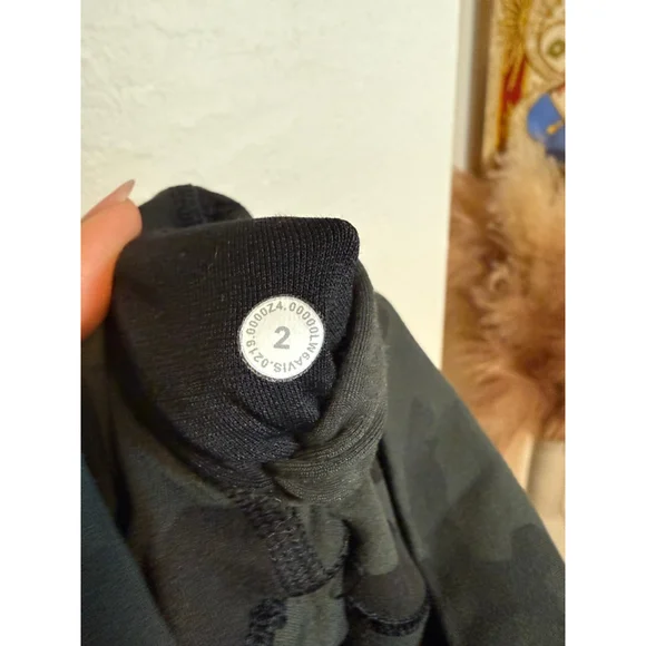 Preowned, Lululemon Align™ High-Rise Crop Leggings, camo grey ,size 2 - Picture 3 of 3